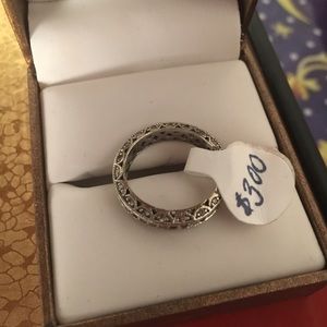 White gold woman diamonds ring